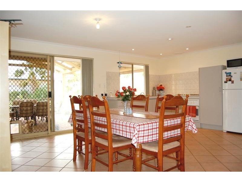 27 Derwent Crescent, Success WA 6164