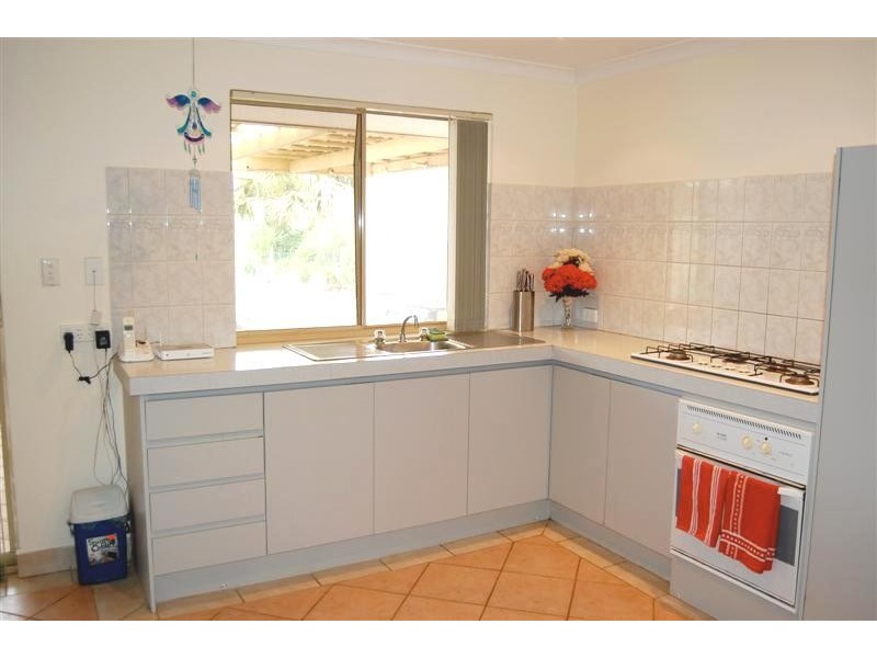 27 Derwent Crescent, Success WA 6164