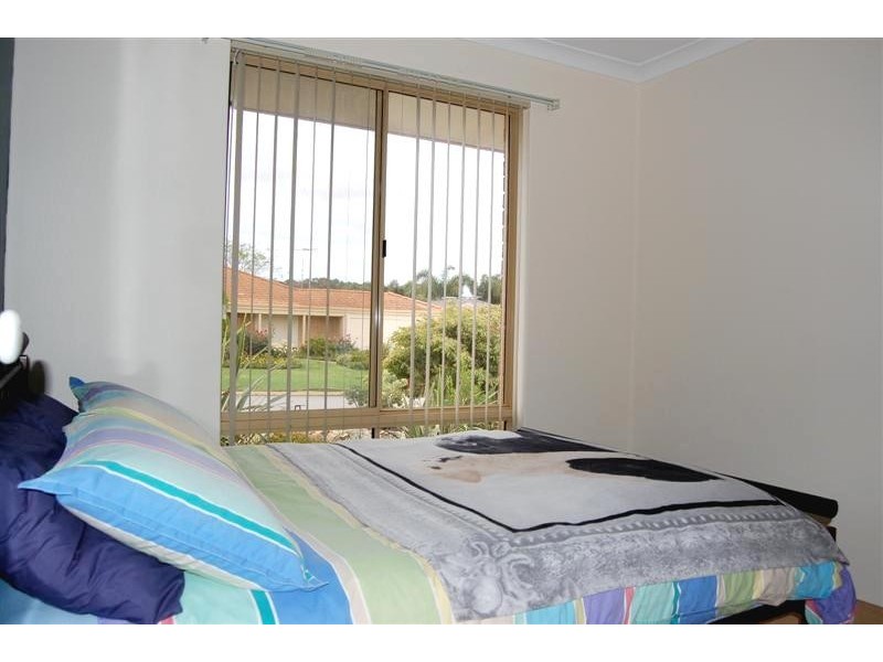 27 Derwent Crescent, Success WA 6164