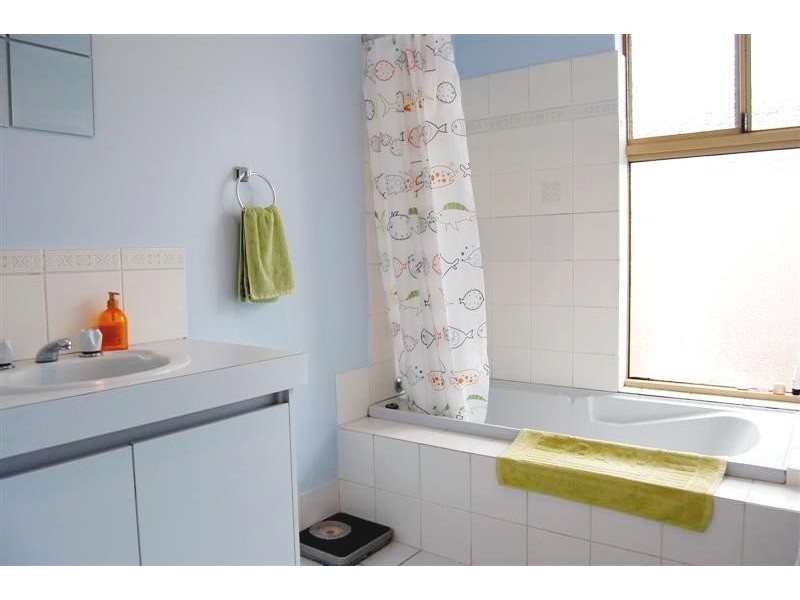 27 Derwent Crescent, Success WA 6164