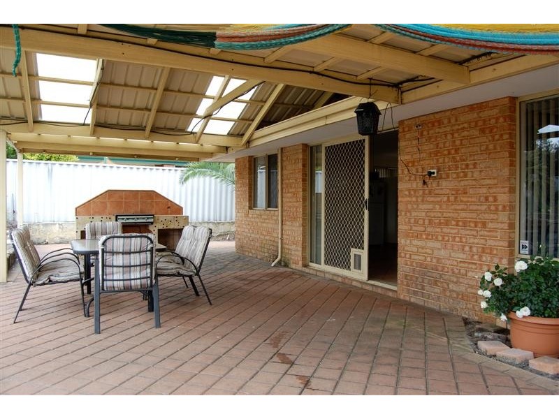 27 Derwent Crescent, Success WA 6164