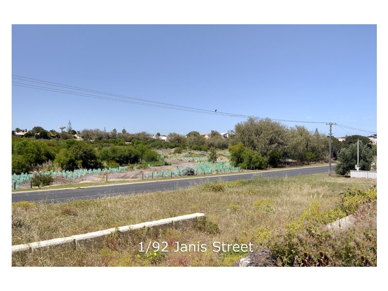 1/92 Janis Street, Halls Head WA 6210