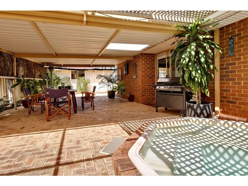 127 Le Souef Drive, Kardinya WA 6163