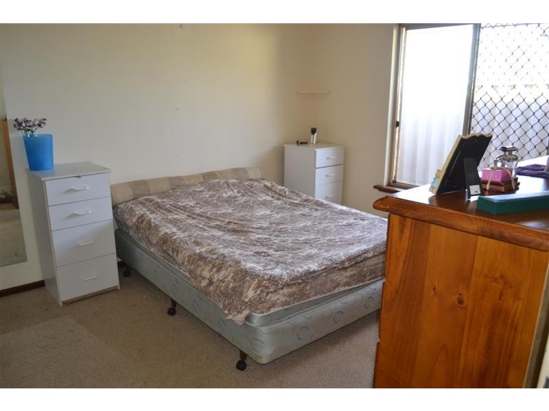 11 Simmons Loop, Parmelia WA 6167