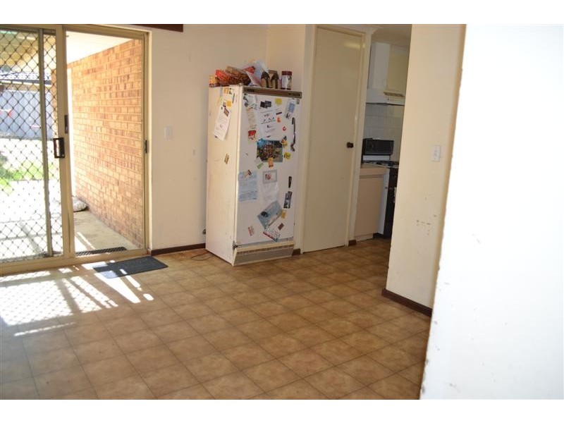 11 Simmons Loop, Parmelia WA 6167
