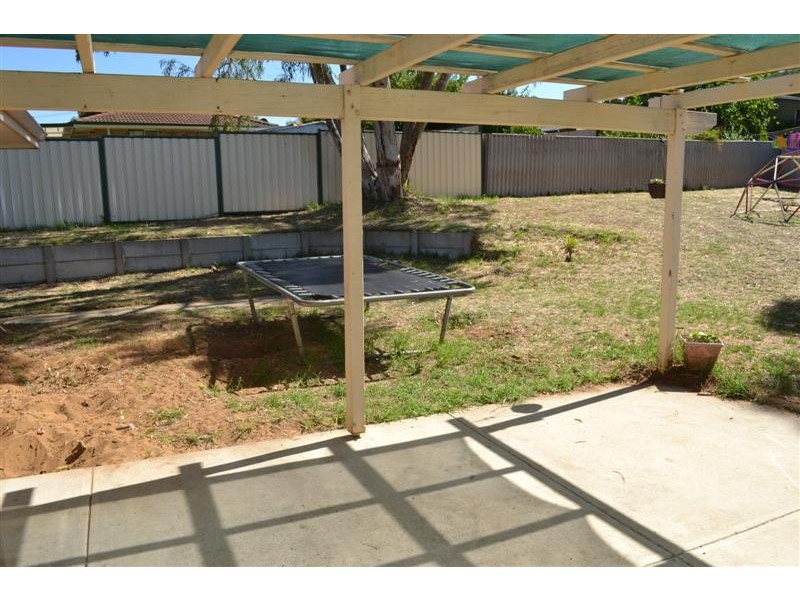 11 Simmons Loop, Parmelia WA 6167