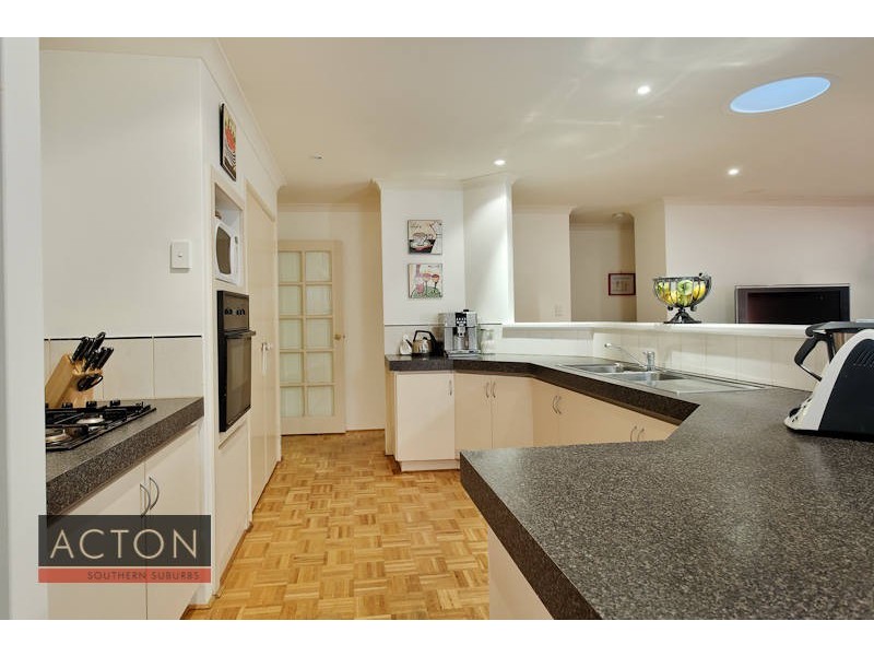 6a Howson Street, Hilton WA 6163