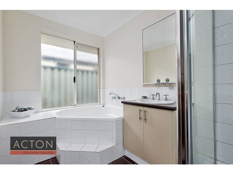 6 Mapleton Ave, Aubin Grove WA 6164