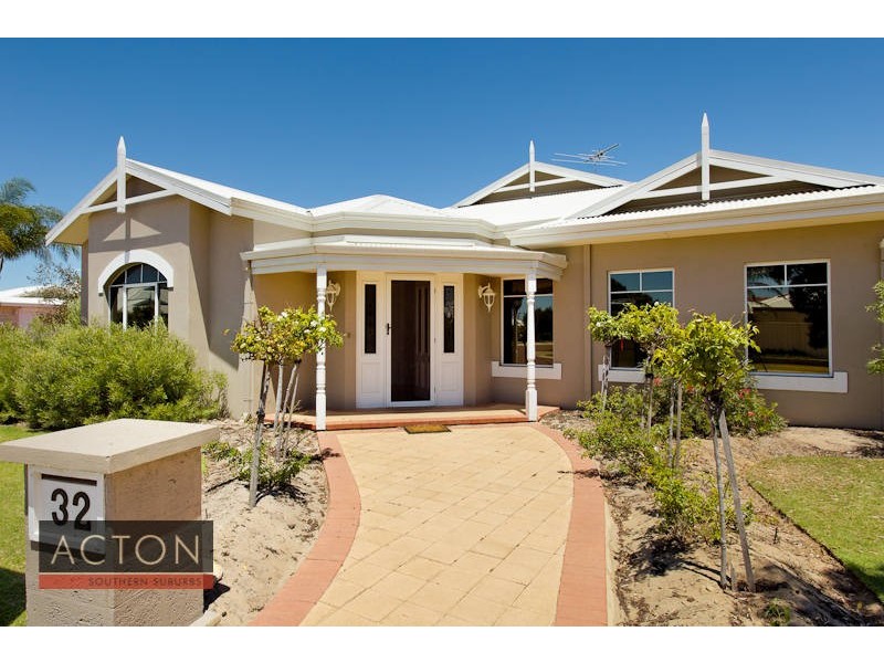 32 Avon Crescent, Atwell WA 6164