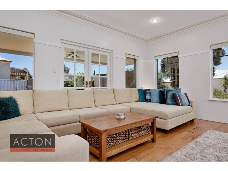 32 Avon Crescent, Atwell WA 6164
