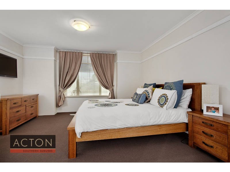 32 Avon Crescent, Atwell WA 6164