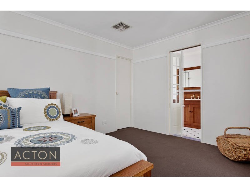32 Avon Crescent, Atwell WA 6164