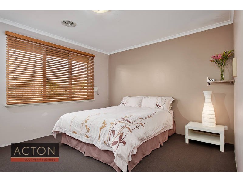 32 Avon Crescent, Atwell WA 6164