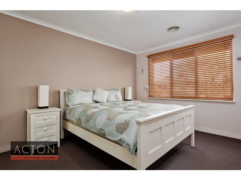 32 Avon Crescent, Atwell WA 6164