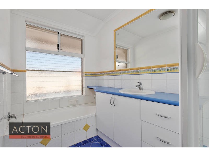 32 Avon Crescent, Atwell WA 6164