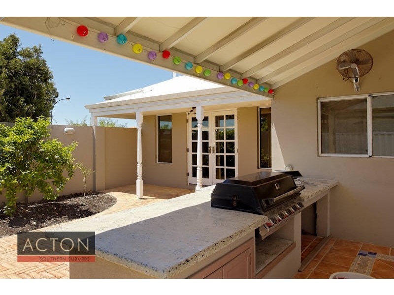 32 Avon Crescent, Atwell WA 6164