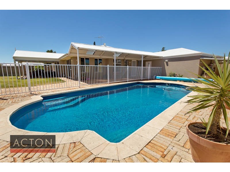 32 Avon Crescent, Atwell WA 6164
