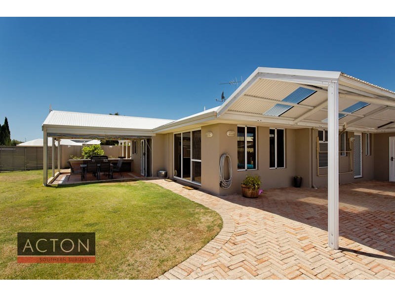 32 Avon Crescent, Atwell WA 6164