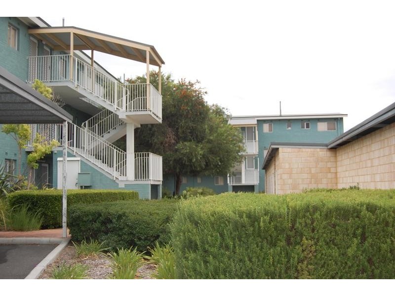 13/21 Fennager Way, Calista WA 6167