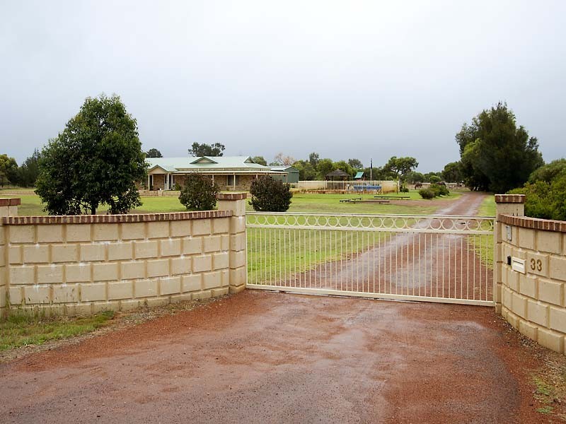 33 Barip Place, Oakford WA 6121