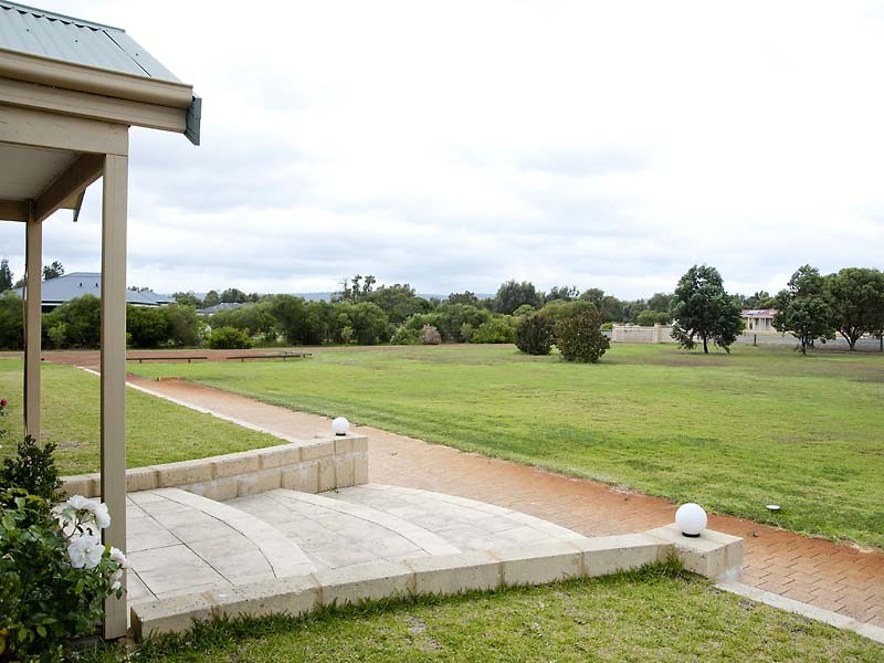 33 Barip Place, Oakford WA 6121