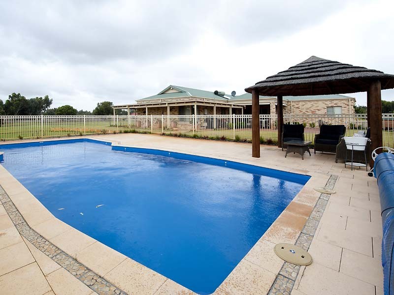 33 Barip Place, Oakford WA 6121