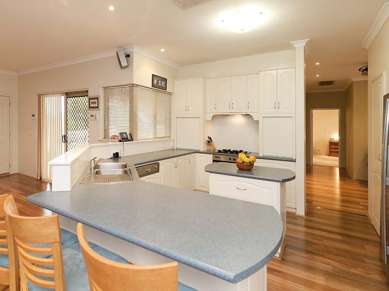 33 Barip Place, Oakford WA 6121