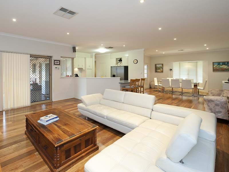 33 Barip Place, Oakford WA 6121