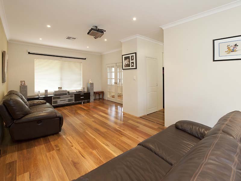 33 Barip Place, Oakford WA 6121