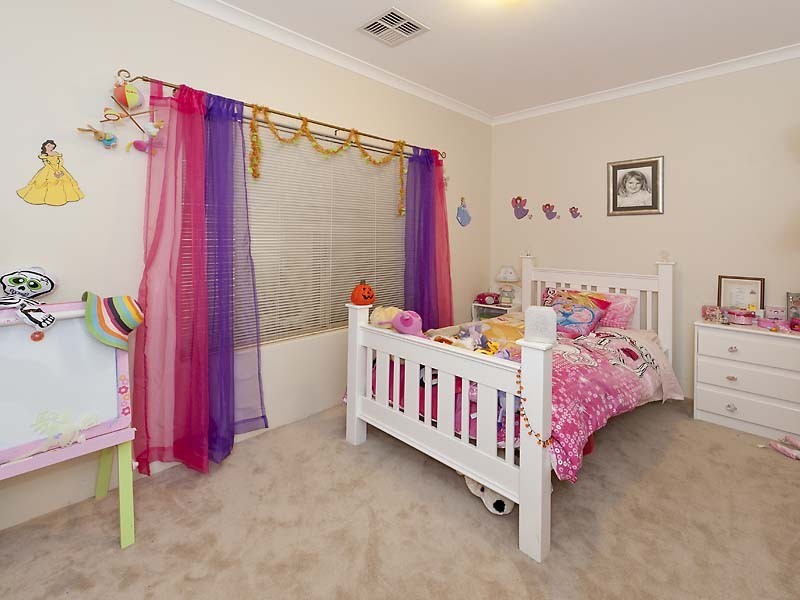 33 Barip Place, Oakford WA 6121