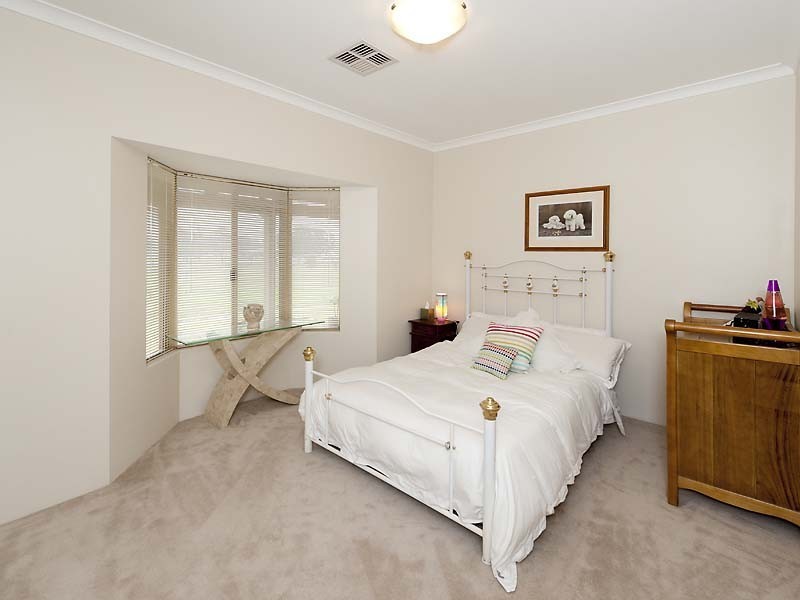 33 Barip Place, Oakford WA 6121