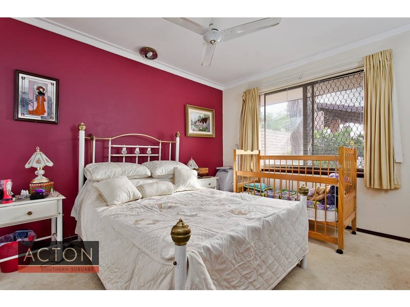 4b Anglesey Drive, Kardinya WA 6163