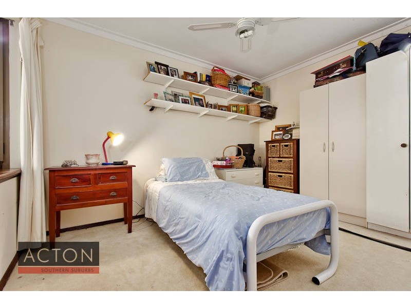 4b Anglesey Drive, Kardinya WA 6163