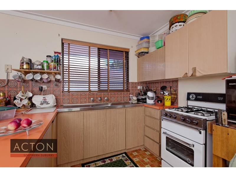 4b Anglesey Drive, Kardinya WA 6163