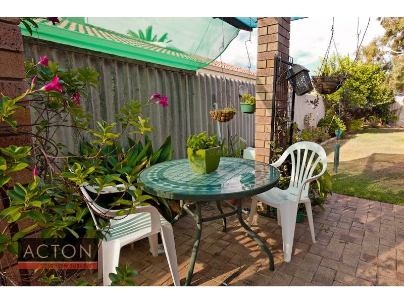 4b Anglesey Drive, Kardinya WA 6163