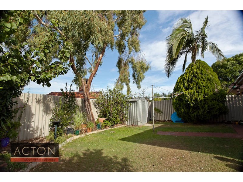 4b Anglesey Drive, Kardinya WA 6163