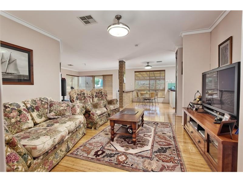 9 Thatched Court, Bibra Lake WA 6163