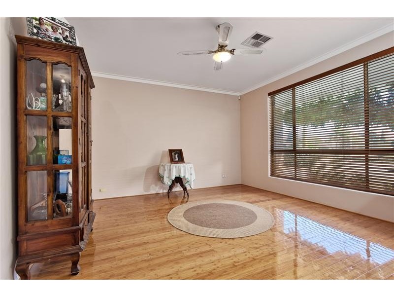 9 Thatched Court, Bibra Lake WA 6163