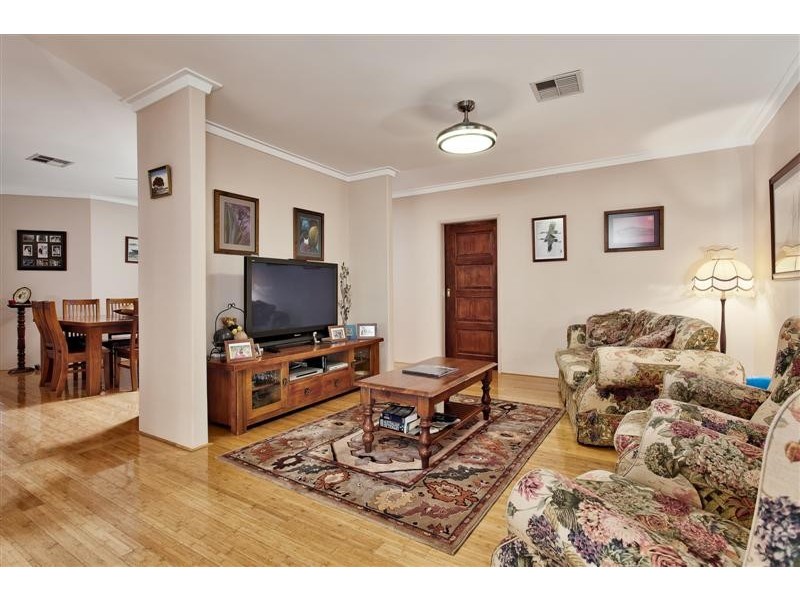 9 Thatched Court, Bibra Lake WA 6163