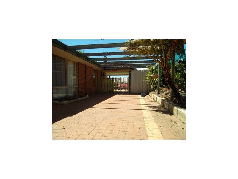 16 Camfield Loop, Parmelia WA 6167