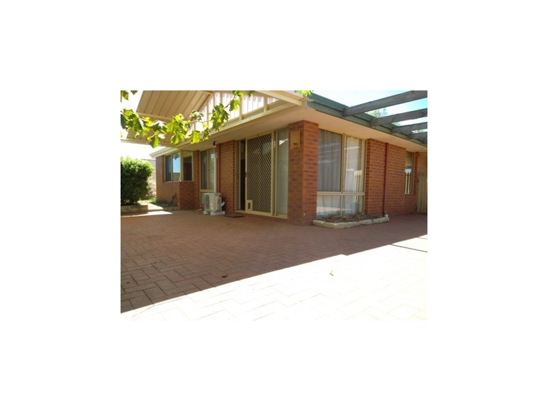 16 Camfield Loop, Parmelia WA 6167