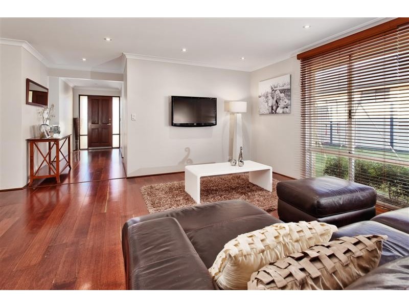 35 Leichhardt Crossing, Hammond Park WA 6164