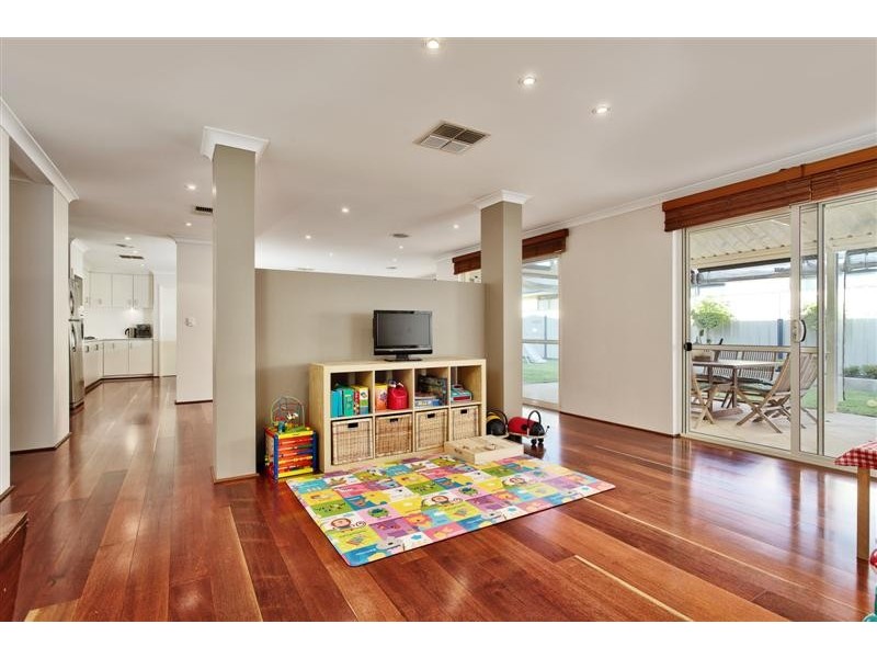 35 Leichhardt Crossing, Hammond Park WA 6164