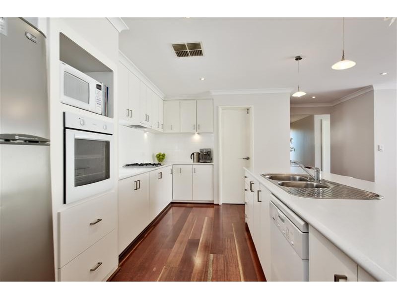 35 Leichhardt Crossing, Hammond Park WA 6164