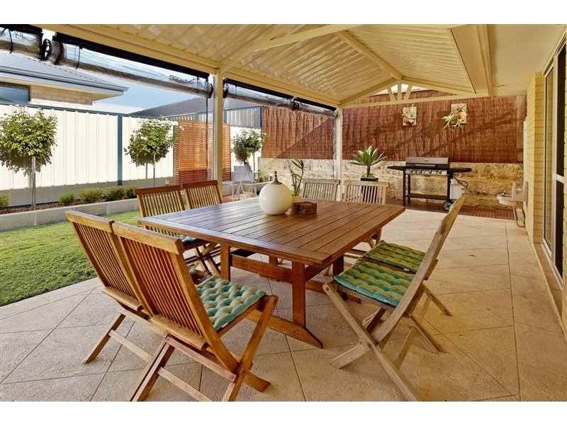 35 Leichhardt Crossing, Hammond Park WA 6164