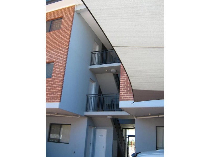 20/2 Stockton Bend, Cockburn Central WA 6164