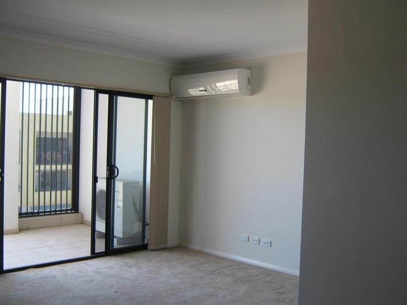 20/2 Stockton Bend, Cockburn Central WA 6164