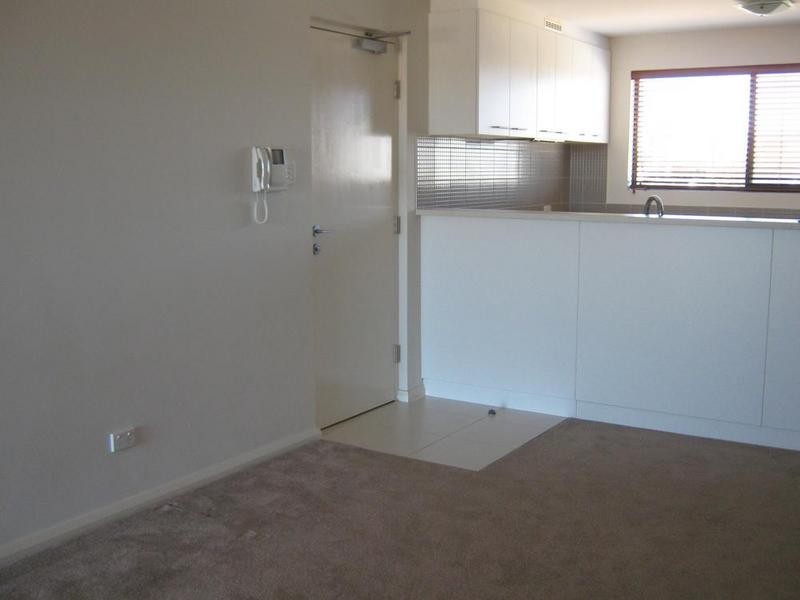 20/2 Stockton Bend, Cockburn Central WA 6164