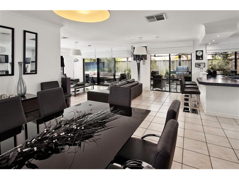 44 Paddington Court, Bibra Lake WA 6163