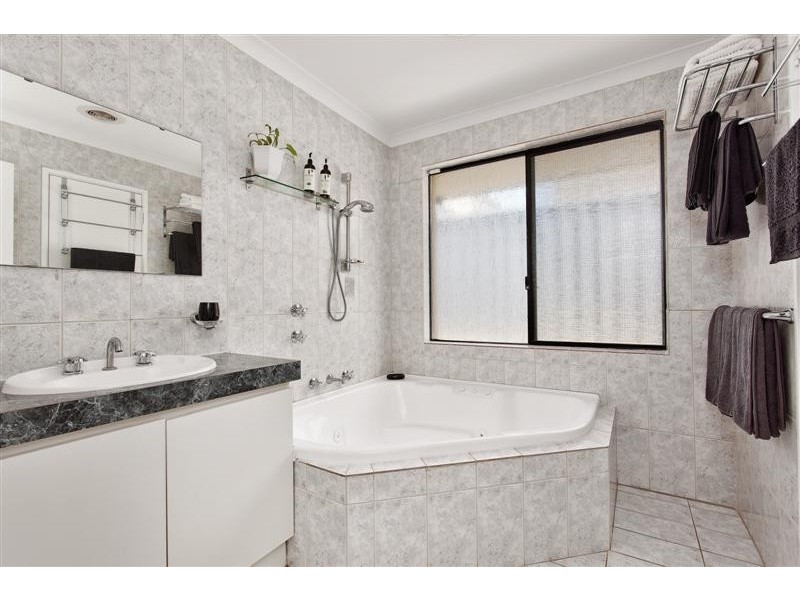 44 Paddington Court, Bibra Lake WA 6163